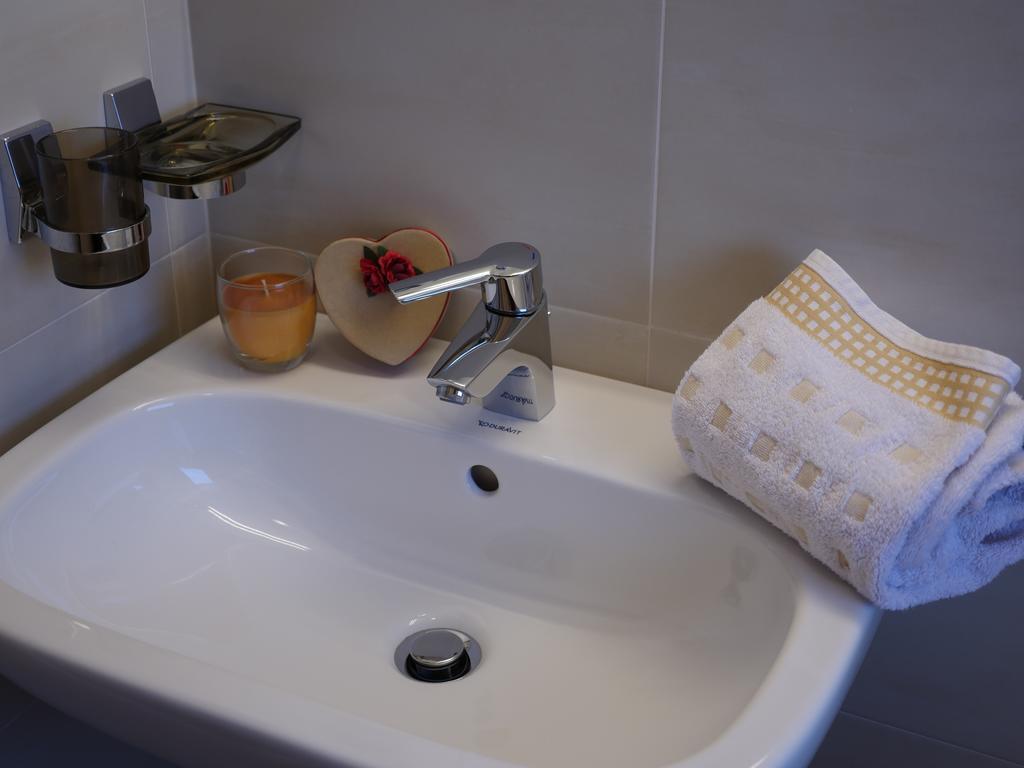 Apartamento Haus Talblick Curon Venosta Exterior foto